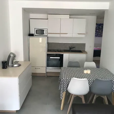 Bel 2 Ch A 300m De La Apartment *